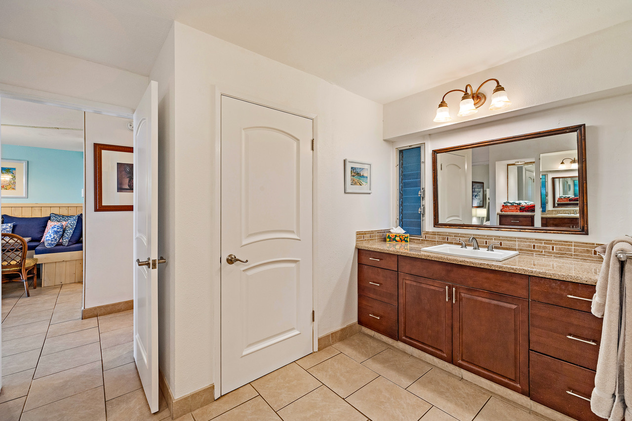 Maui Eldorado Vacation Rental K-112 Changing and Bath Area