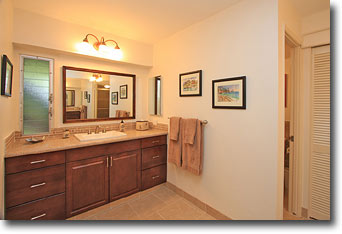 Maui Eldorado Vacation Rental K-112 Changing and Bath Area